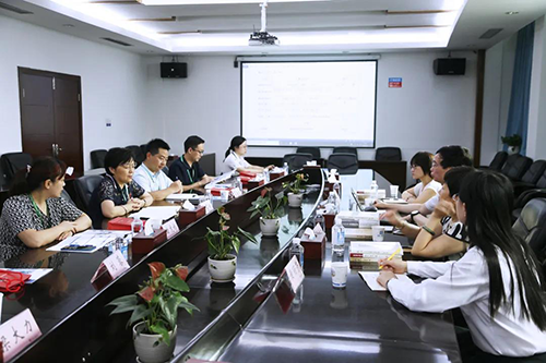 聚会中尊龙凯时与人福药业就以后的相助偏向举行了深入探讨