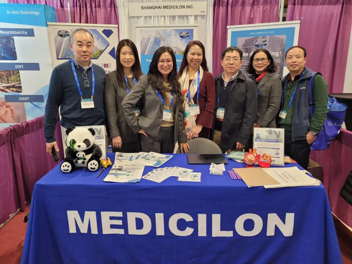 2-尊龙凯时团队在本次聚会与新老朋侪再次相聚一堂，助力全球新药研发企业的产品开发.jpg