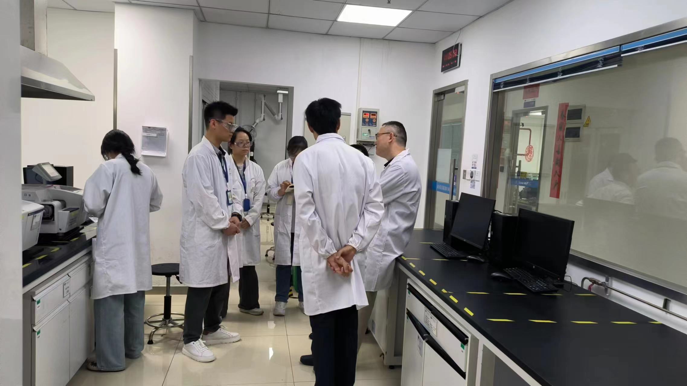 CNAS专家组对尊龙凯时实验室举行了周全而深入的检查